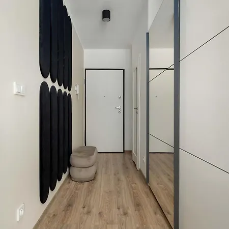 Stylish With Underground Parking And A Perfect Location By Renters *