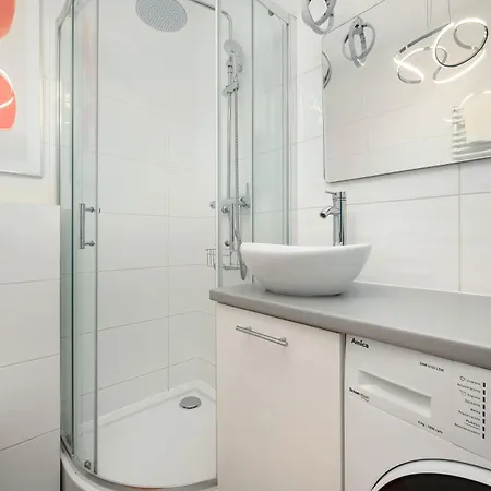 Stylish With Underground Parking And A Perfect Location By Renters アパート ヴロツワフ