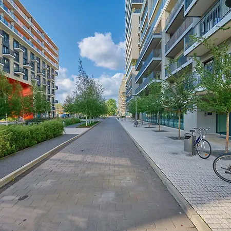 Stylish With Underground Parking And A Perfect Location By Renters